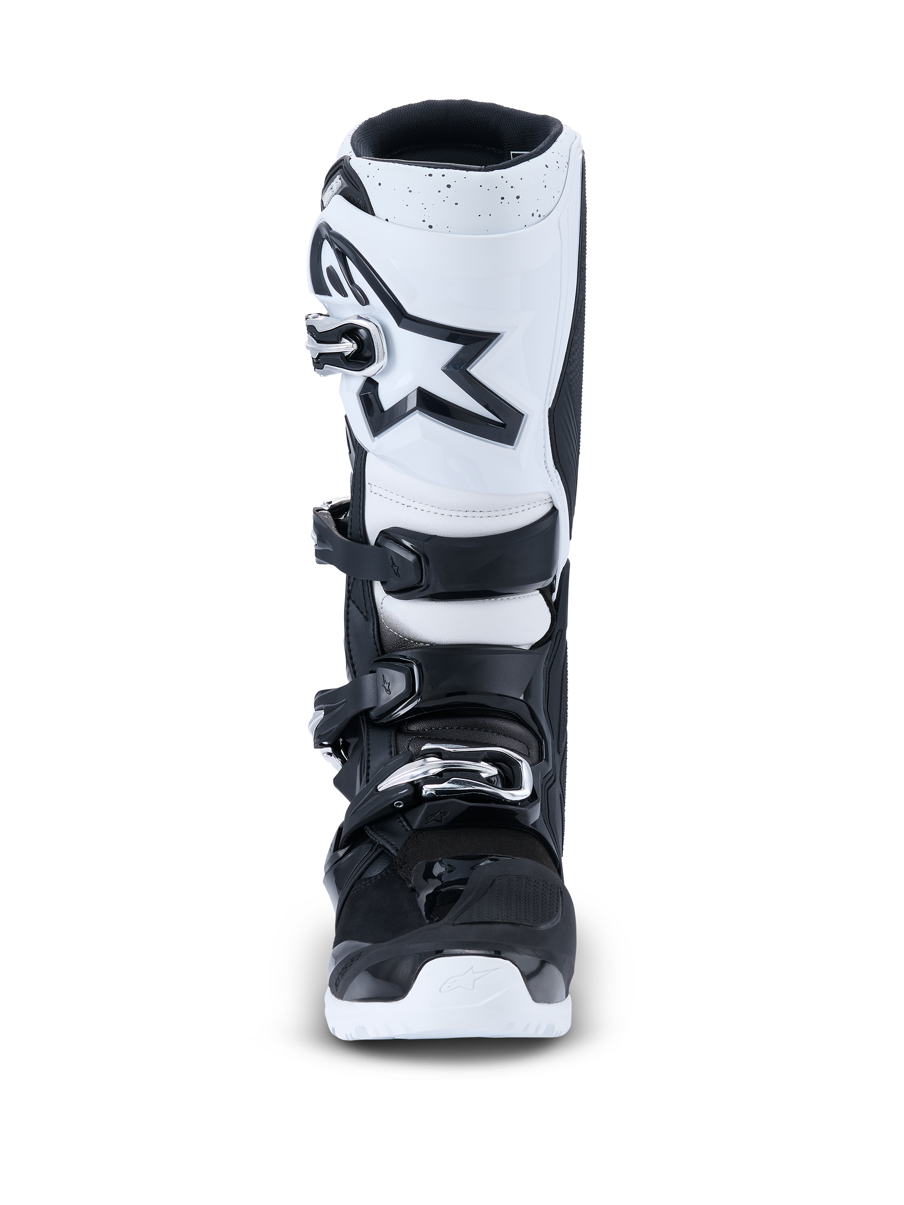 Alpinestars 2026 Tech 7 Enduro-støvler, motocross-støvler, sort og hvid, set forfra med hvid skinnebensplade med sort stjernelogo, lukkesystem med fire spænder og slidstærk hvid ydersål