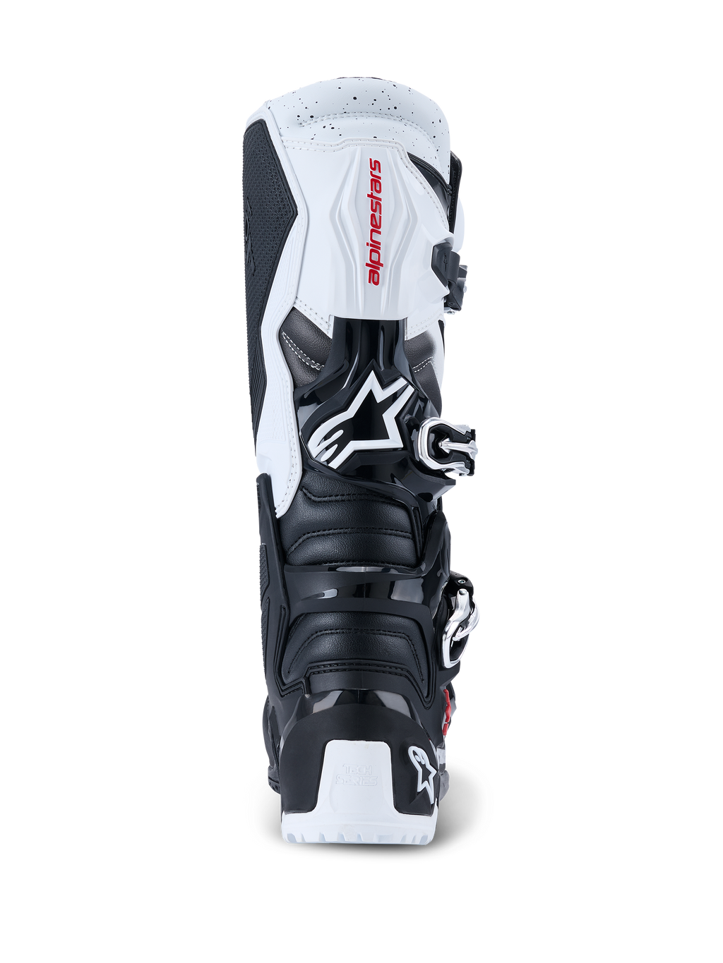 Alpinestars 2026 Tech 7 Enduro-støvler, motocross- og enduro-støvler, sort og hvid, set bagfra med TPU-beskyttelsesplader på hælen og læggen, rød Alpinestars-branding på hvidt øvre panel og sølvfarvet spændesystem, designet til højtydende terrænkørsel