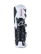 Alpinestars 2026 Tech 7 Enduro-støvler, motocross- og enduro-støvler, sort og hvid, set bagfra med TPU-beskyttelsesplader på hælen og læggen, rød Alpinestars-branding på hvidt øvre panel og sølvfarvet spændesystem, designet til højtydende terrænkørsel