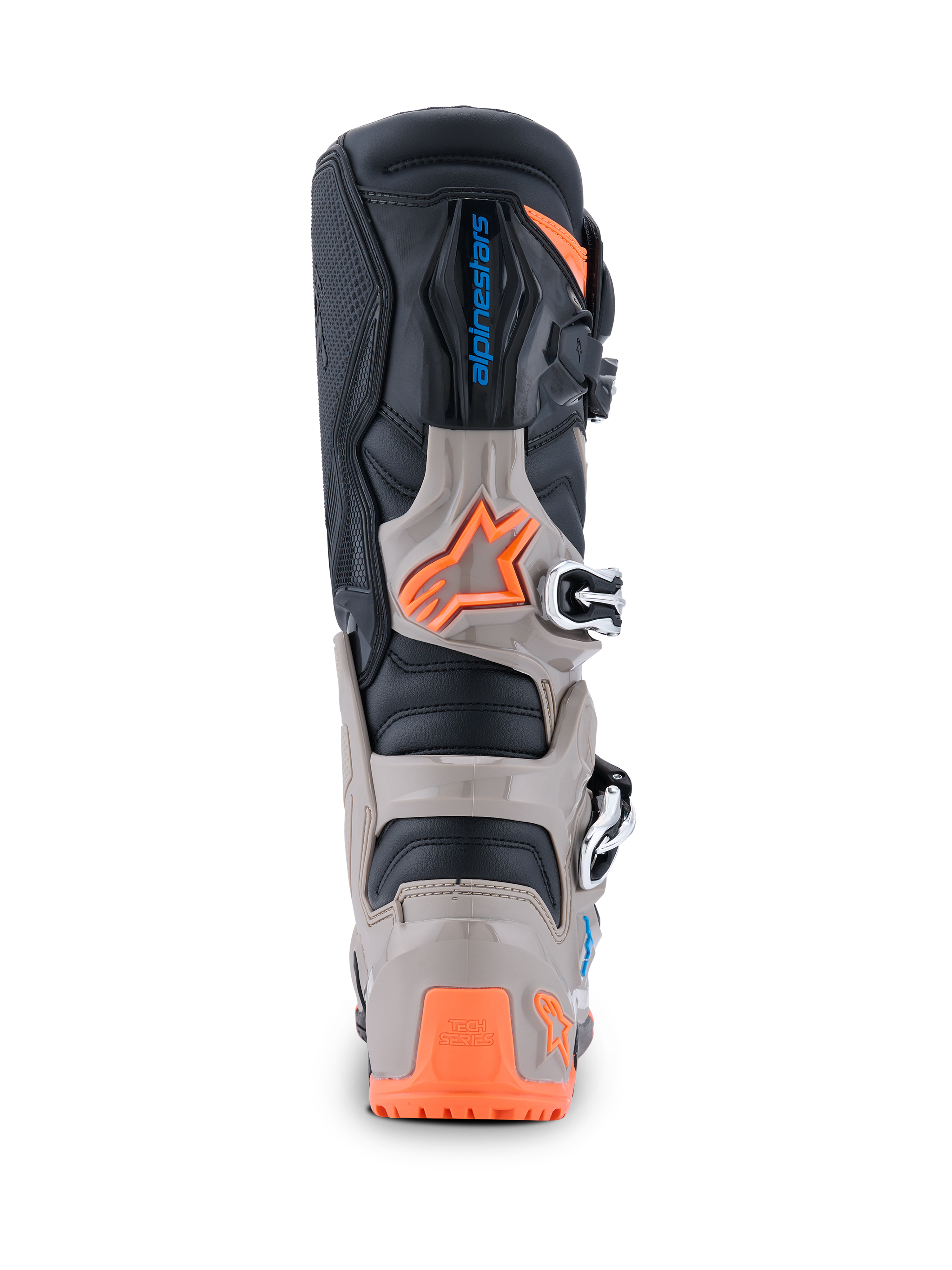 Alpinestars 2026 Tech 7 Enduro-støvler, set bagfra, sort, varm grå og orange fluo, med TPU-beskyttelse, Alpinestars-branding og sikkert spændesystem til terrænkørsel