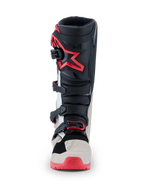 Alpinestars 2026 Tech 7 Enduro-støvler, motocross-støvler, sort, lys grå og klar rød, set forfra, viser spændelukkesystem og rødt stjernelogo på skinnebenet