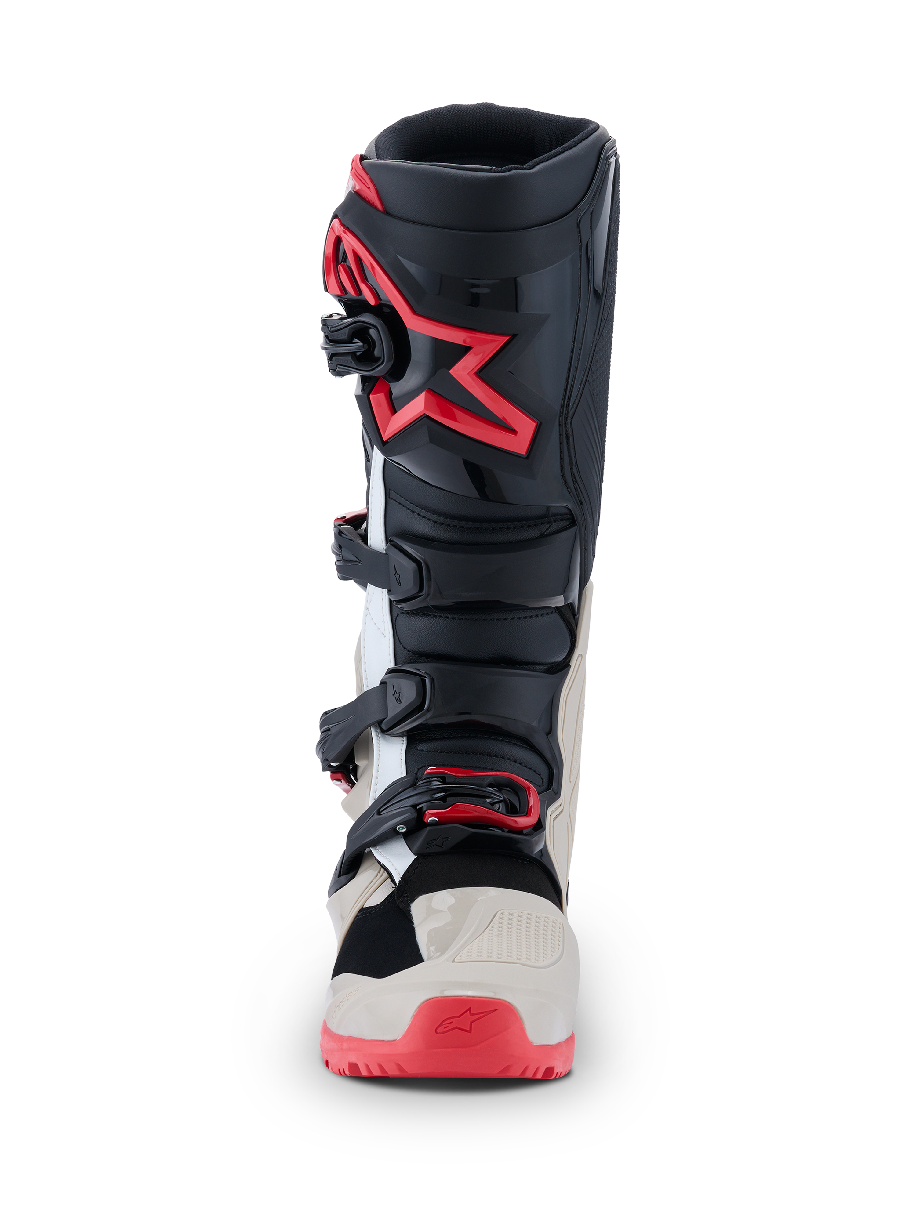 Alpinestars 2026 Tech 7 Enduro-støvler, motocross-støvler, sort, lys grå og klar rød, set forfra, viser spændelukkesystem og rødt stjernelogo på skinnebenet