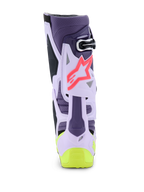 Alpinestars Tech 10 Supervented-støvler, set bagfra, lilla, fluoriserende gul og Diva Pink farvekombination, med ventileret TPU-struktur, pink stjernelogo og klar gul hældetalje, professionelt motocross-fodtøj