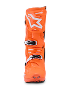 Alpinestars Tech 10 Supervented støvler, Orange Fluo Black White, set forfra af en enkelt klar neonorange motocrossstøvle, hvidt Alpinestars stjernelogo på skinnepladen, mekaniske spænder og perforerede ventilationsporte til off-road præstationer