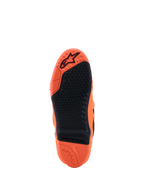 Alpinestars Tech 10 Supervented støvler, Orange Fluo og sort, visning af sålen med et tekstureret sort gummigreb, udskiftelig midterindsats og præget logo på det orange mønster, designet til motocross-performance