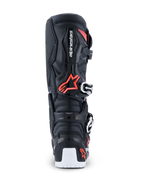 Alpinestars 2026 Tech 7 Enduro Drystar® støvler, enduro motocross-støvler, sort, rød fluo og hvid, set bagfra, der fremhæver TPU-beskyttelsesskallen, Alpinestars-logoet, det biomekaniske pivot-område og den hvide forstærkning af den nederste sål.