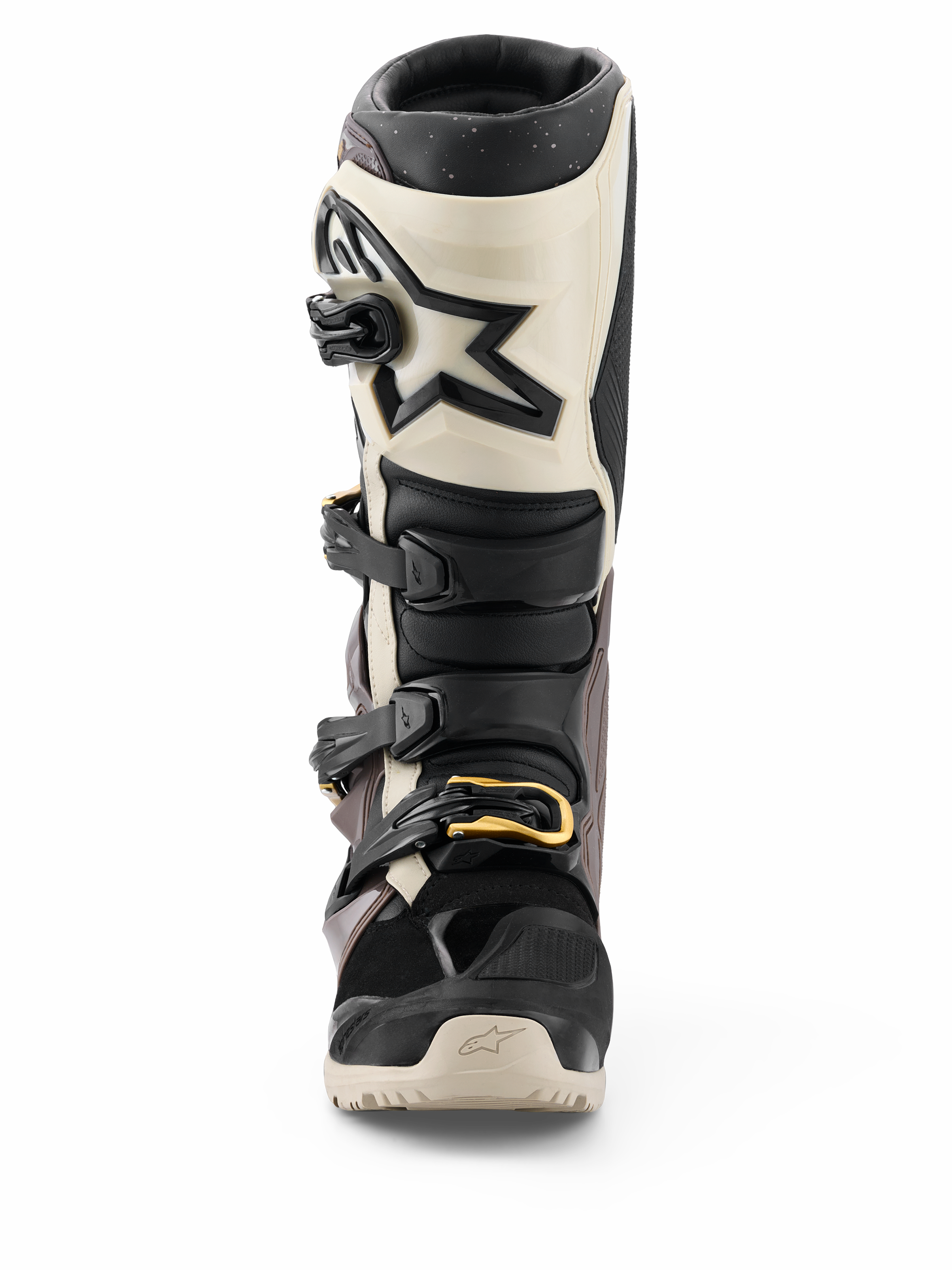 Alpinestars 2026 Tech 7 Enduro Drystar® støvler, sort, mørkegrå og guld, vandtætte off-road motorcykelstøvler, set forfra med multispænde-lukkesystem med guld-detaljer, TPU-skinnebensbeskyttelse og stjernelogo-design.
