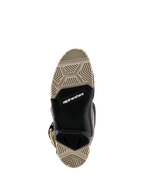 Alpinestars 2026 Tech 7 Enduro Drystar® støvler, set nedefra, viser den dobbelte sammensatte sål, tan og sorte specialiserede slidbanemønstre for maksimalt greb, med hvidt Alpinestars-logo og rød slidindikator.
