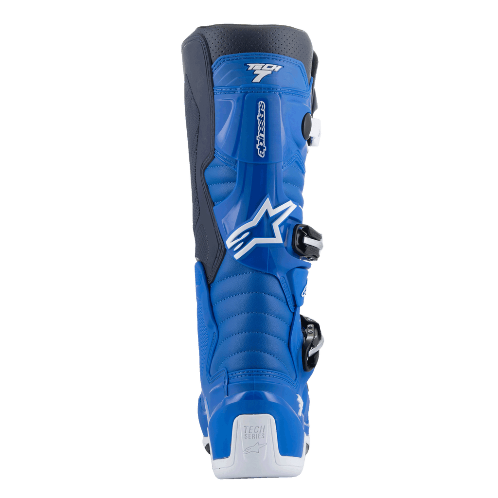 Alpinestars Tech 7 støvler, motocross-støvler, Alpine Blue og Night Navy med hvide detaljer, set bagfra, viser den konturerede lægbeskytter, hvid hælforstærkning med Tech Series-logo og detaljer fra spændesystemet.