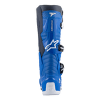 Alpinestars Tech 7 støvler, motocross-støvler, Alpine Blue og Night Navy med hvide detaljer, set bagfra, viser den konturerede lægbeskytter, hvid hælforstærkning med Tech Series-logo og detaljer fra spændesystemet.