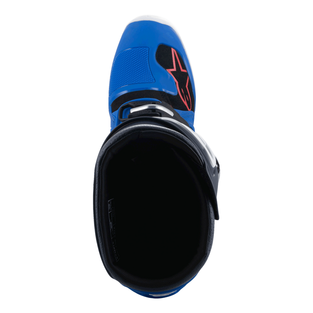 Alpinestars Tech 7 støvler, motocross-støvler, Alpine Blue Night Navy og Bright Red, set oppefra ind i støvlens indre, med blå tåboks, rødt stjernelogo og sort for, professionelt off-road racerfodtøj
