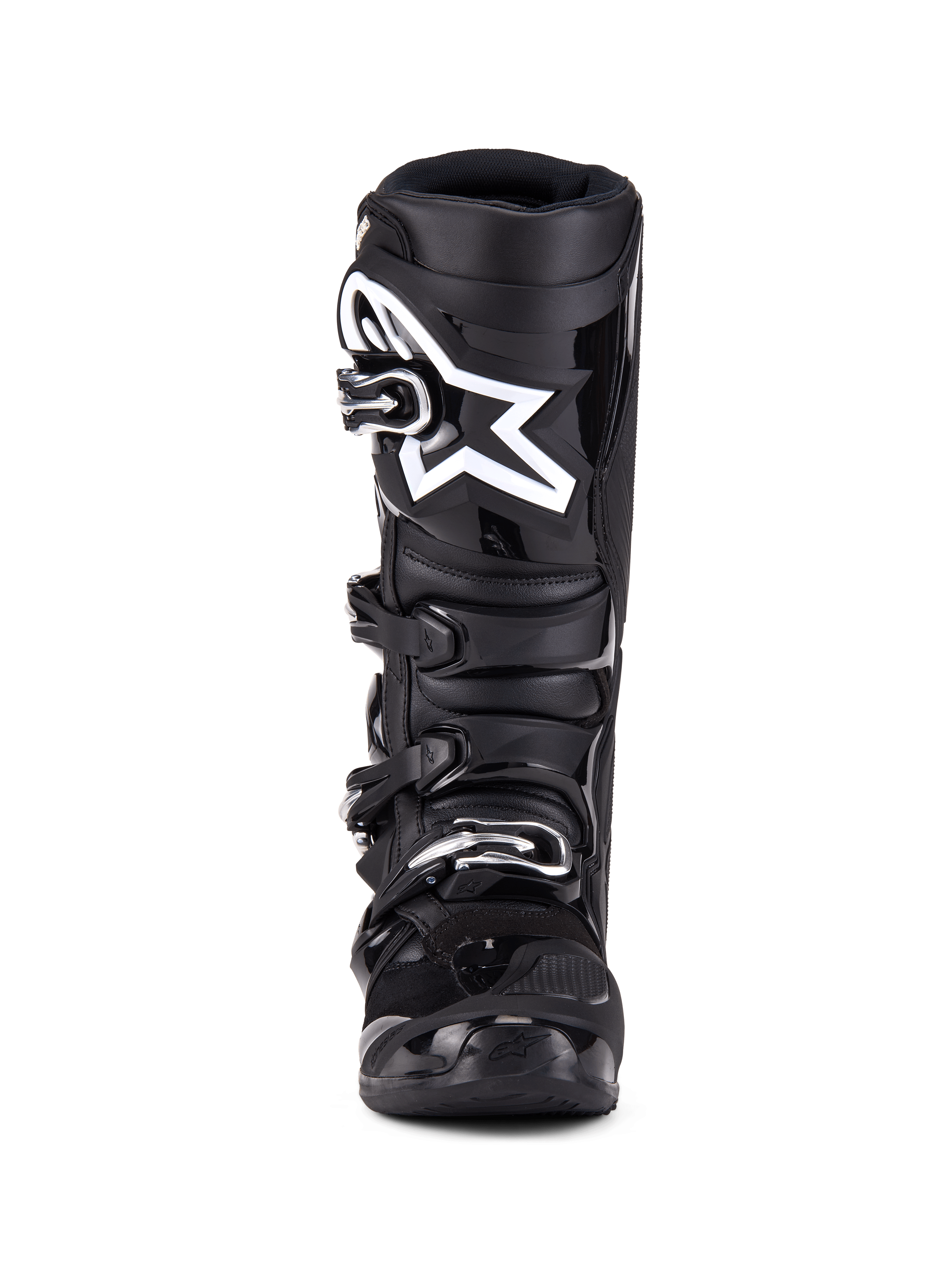 Alpinestars Tech 7 støvler, motocross-støvler, sort, set forfra med et lukkesystem med fire spænder, fremtrædende hvidt Alpinestars-stjernelogo på skinnepladen, holdbar TPU-skal og forstærket beskyttelse til off-road racing.