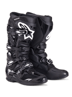 Alpinestars Tech 7 støvler, motocross-støvler, sort, robust konstruktion med fire-spænde lukkesystem, TPU-beskyttelsespaneler, hvidt Alpinestars-logo på skinnebensområdet, professionelt off-road fodtøj til terrænkørsel