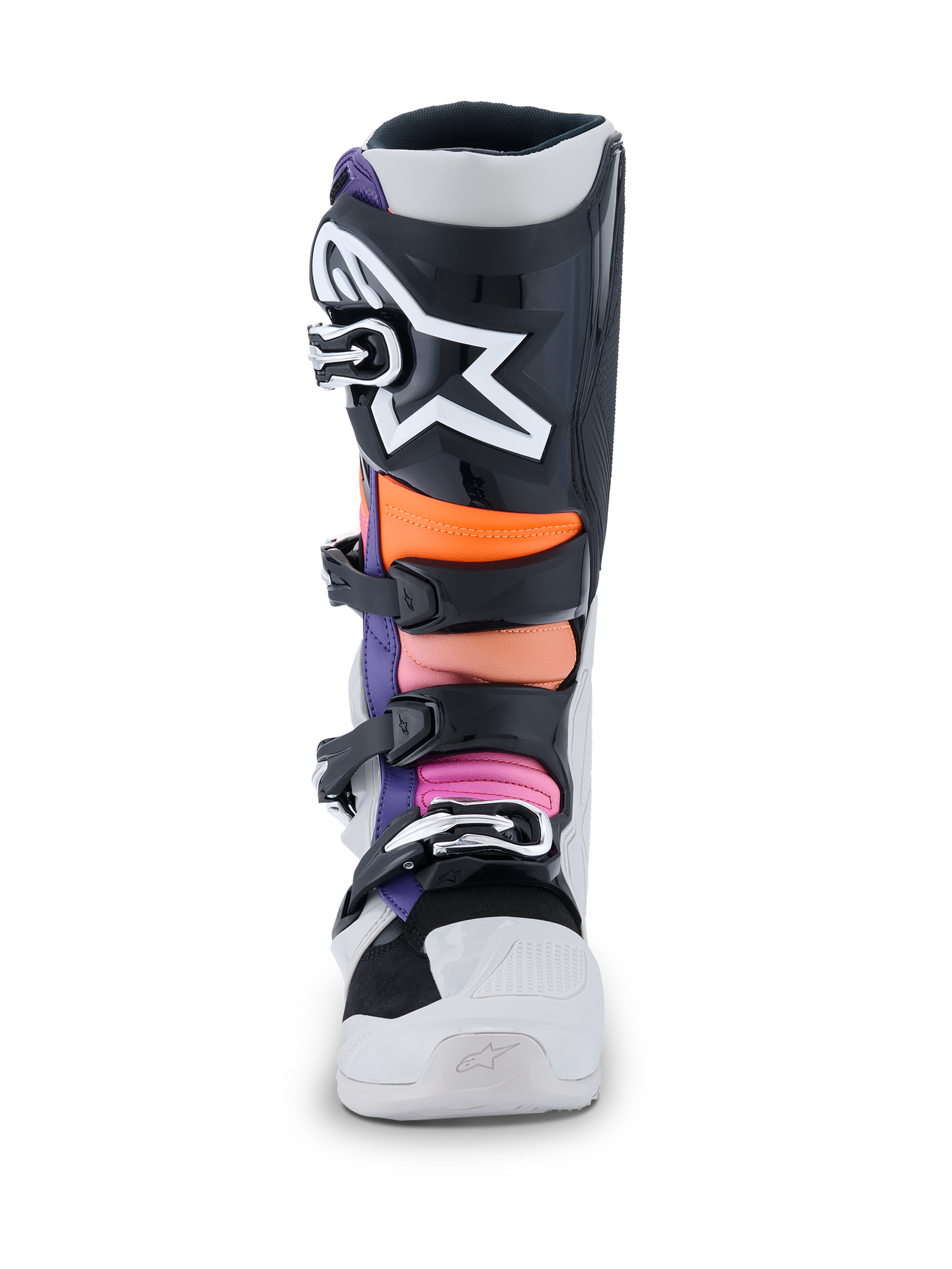 Alpinestars Tech 7-støvler, motocross-støvler, sort, lysegrå, orange fluo og magenta, set forfra med en sort skinnebensplade med et stort hvidt Alpinestars-stjernelogo, flerfarvede polstrede zoner i orange og pink samt et holdbart hvidt chassis med sorte spænder.