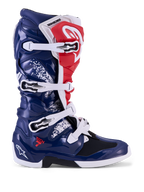 Alpinestars Tech 7 Unity motocrossstøvler i rød, hvid og blå med beskyttende TPU-skal og spændelukning.