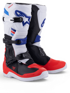 Alpinestars Tech 3 støvler, hvide og røde motocrossstøvler med mørkeblå detaljer og tredobbelte spændelukninger, vist som par