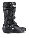 Alpinestars Tech 3 Enduro støvler, sorte off-road motorcykelstøvler, sideprofil med tredobbelt spændesystem, forstærkede TPU-beskyttelsespaneler, grov sål med højt greb, hvid Alpinestars-branding.
