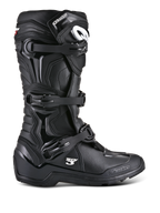Alpinestars Tech 3 Enduro støvler, sorte off-road motorcykelstøvler, sideprofil med tredobbelt spændesystem, forstærkede TPU-beskyttelsespaneler, grov sål med højt greb, hvid Alpinestars-branding.