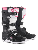 Alpinestars Stella Tech 3 støvler, motocross-støvler til damer, sort hvid og lyserød, hvid skinnebensbeskytter med lyserødt Alpinestars-logo, sort chassis med hvide flekszoner, lukkesystem med tre spænder