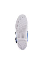 Alpinestars Tech 5 støvler, motocross-støvler, blå og hvid, visning af sål med hvid gummiydersål, præget Alpinestars-logo og tekstureret grebsmønster, holdbar konstruktion til off-road kørsel
