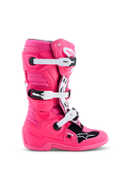 Alpinestars Tech 7S motocross-støvler til ungdom, pink fluo og sort, hvide spænder og slidstærk TPU-beskyttelse.