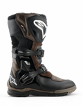 Alpinestars Corozal V2 Adventure Drystar støvler, motorcykel adventure touring-støvler, brun og sort, vandtæt konstruktion med justerbare spænderemme, forstærket ankel- og skinnebensbeskyttelse, kraftig mønstret sål for greb i alt terræn