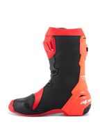 Alpinestars Supertech R-støvler, professionelle motorcykelracerstøvler, Bright Red og Red Fluo med sorte paneler, sideprofilvisning der viser TPU-skinnebenspladen, fleksibelt bagerste bælgsdesign og hvidt Alpinestars-logo på hælen.