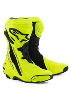 Alpinestars Supertech R støvler, motorcykel-racerstøvler, neon-gul og sort, med en beskyttende skinnebensplade med Alpinestars-logo, fleksible akkordion-paneler og forstærkede tå-slidere på en hvid baggrund