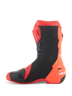 Alpinestars Supertech R Vented støvler, racing motorcykelstøvler, klar rød og rød fluo med sorte detaljer, set fra siden med omfattende perforeringer for maksimal luftgennemstrømning og TPU-beskyttelsespaneler