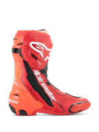 Alpinestars Supertech R Vented støvler, motorcykelracingstøvler, klar rød og rød fluo med hvide og sorte detaljer, set fra siden med omfattende perforeringer for åndbarhed, hvidt Astar-logo på skinnebenet, TPU-tå- og hælskydere, professionelt fodtøj til banekørsel