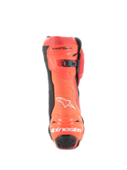 Alpinestars Supertech R Vented støvler, racing-motorcykelstøvler, Bright Red og Red Fluo, set bagfra med perforeret konstruktion til ventilation, TPU-hælbeskyttere og hvidt Alpinestars-logo