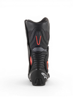 Alpinestars SMX-6 V2 Vented motorcykelracingstøvler til herrer i sort og grå med fluorescerende røde detaljer, set bagfra med perforerede ventilationspaneler og beskyttende hæl
