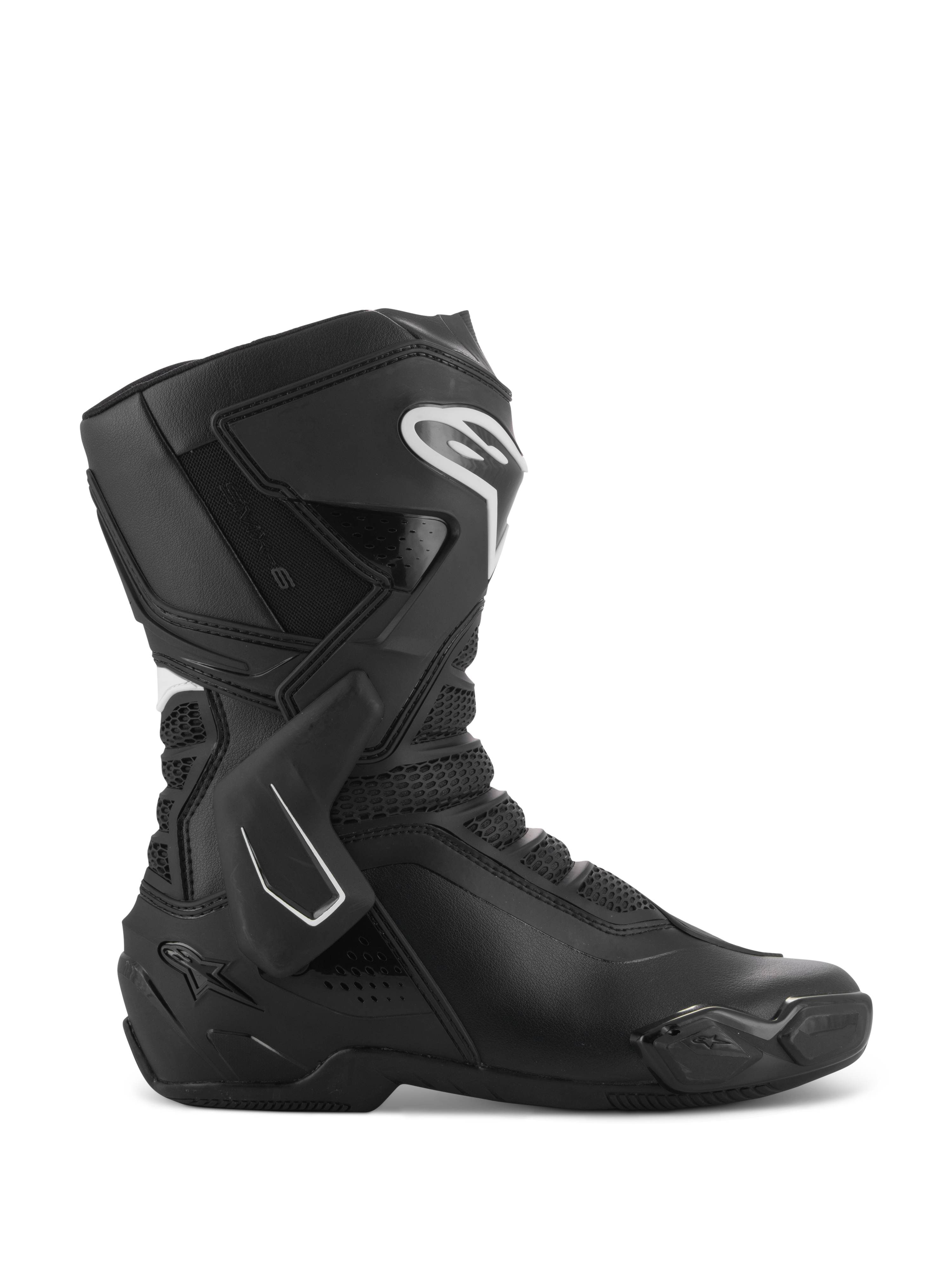 Alpinestars Stella SMX-6 V3 støvler, motorcykelracingstøvler til damer, sort og hvid, profilvisning fra siden med TPU-ankelstøtte og skinnebensbeskyttere, åndbare mesh-paneler, hvidt Alpinestars-logo på fronten, udviklet til performance på bane og gade