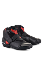 Alpinestars SMX-1 R V2 Vented støvler, lavskårede motorcykel-køresko, sort og rød, med perforeret mikrofiber til luftgennemstrømning, TPU-beskyttelse og rem-lukning til sportslig landevejskørsel