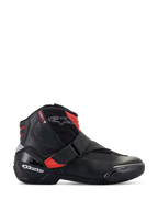 Alpinestars SMX-1 R V2 Vented støvler, lavskaftet motorcykel-køresko, sort med røde detaljer og hvide logoer, perforeret mikrofiber-overdel for luftgennemstrømning, TPU-hælkappe og sidebeskyttelse, sporty road performance-design