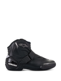 Alpinestars Stella SMX-1 R V2 støvler, lavskaftet motorcykelstøvle til damer, sort, sideprofil, mikrofiberkonstruktion, justerbar remlukning, forstærket TPU-hælkappe med hvidt logo, stjerne-logo, slidstærk gummisål