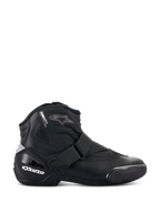 Alpinestars Stella SMX-1 R V2 støvler, lavskaftet motorcykelstøvle til damer, sort, sideprofil, mikrofiberkonstruktion, justerbar remlukning, forstærket TPU-hælkappe med hvidt logo, stjerne-logo, slidstærk gummisål