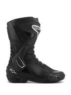 Alpinestars SMX-6 V3 Drystar-støvler, sorte performance-motorcykelstøvler vist fra siden, med hvide logodetaljer, TPU lateral ankelstøtte, forstærket skinnebensplade og fleksible mesh-paneler.
