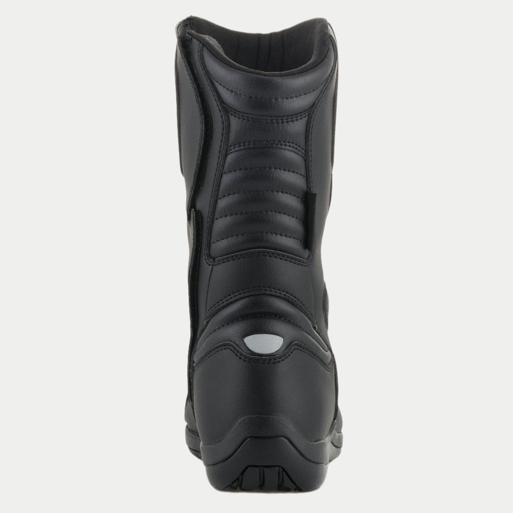 Alpinestars Origin Drystar® støvler, motorcykel touringstøvler, sort, set bagfra med harmonika-flekszoner på akillessenen og læggen, reflekterende hældetalje og holdbar mikrofiberkonstruktion