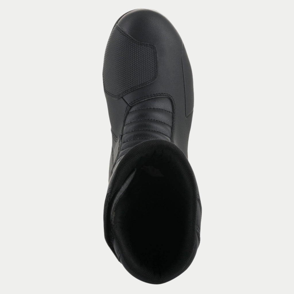 Alpinestars Origin Drystar® støvler, sort, set fra oven, der viser den syntetiske gearskiftepude og forreste harmonikaflekszone, holdbar mikrofiberkonstruktion, vandtætte touring- og adventure motorcykelstøvler
