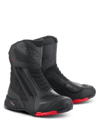 Alpinestars RT-7 Drystar støvler, motorcykel touringstøvler, sort og rød, med vandtæt Drystar-membran, slidstærk tekstil- og mikrofiberkonstruktion, røde profilerede såler og beskyttende forstærkede områder til all-terrain eventyr