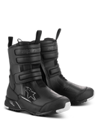 Alpinestars Stella RT-7 Touring Drystar® motorcykelstøvler til damer, sort, vandtætte touringstøvler med tre velcrostropper, dobbelt lynlåsåbning og en robust ydersål med hvide detaljer.