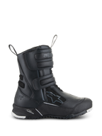 Alpinestars Stella RT-7 Touring Drystar støvler til damer, sorte motorcykelstøvler til touring, sidevisning med tre velcroremme, vandtæt overdel i mikrofiber og tekstil, forstærket hæl med stjerne-logo og slidstærk grovmønstret sål med hvide detaljer