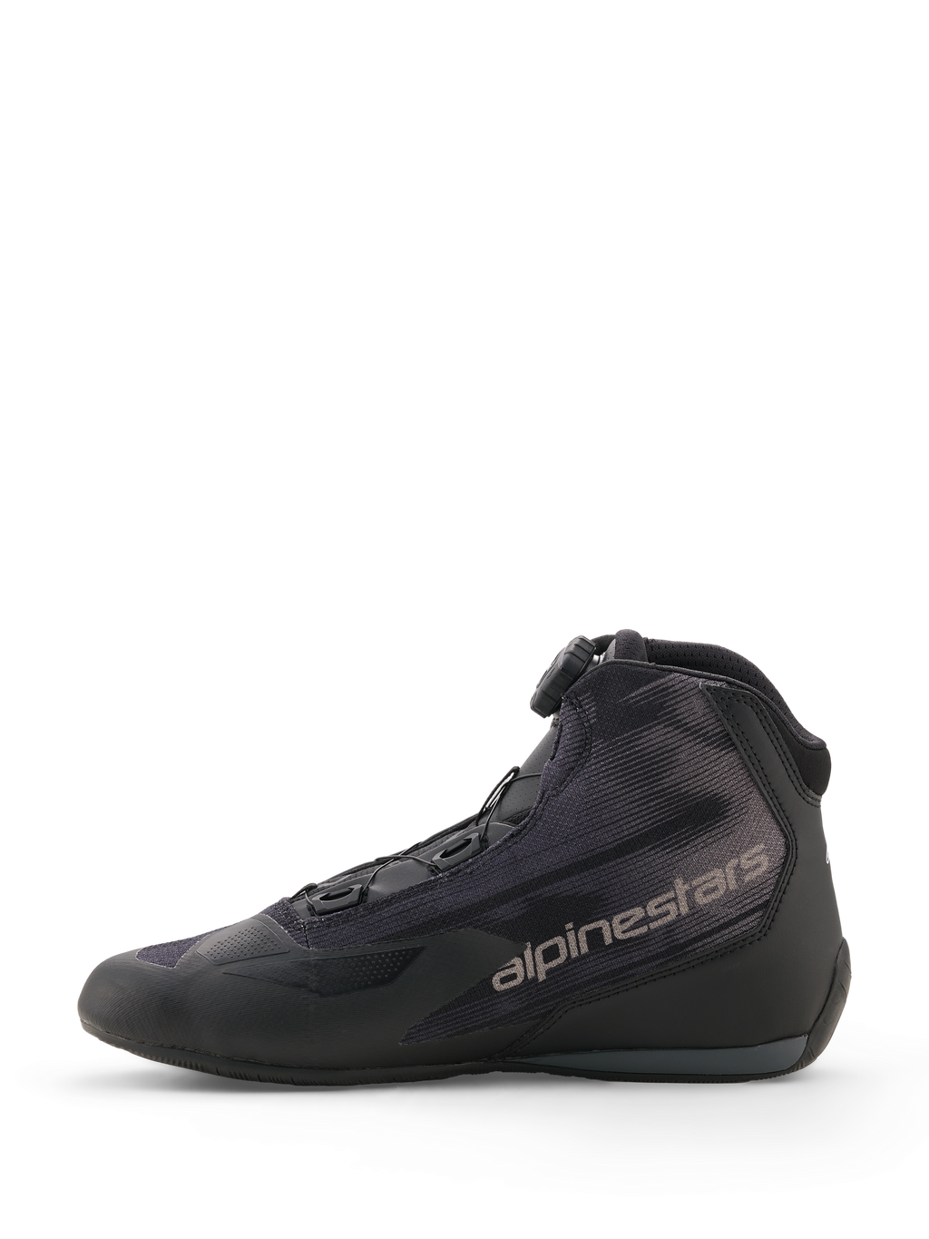 Alpinestars Celer Superair sko, sort og mørkegrå, sports-motorcykelsko, profilvisning fra siden med overdel i tekstil med høj luftgennemstrømning, Rotor Closure System-drejeknap og gråt Alpinestars-branding på siden.