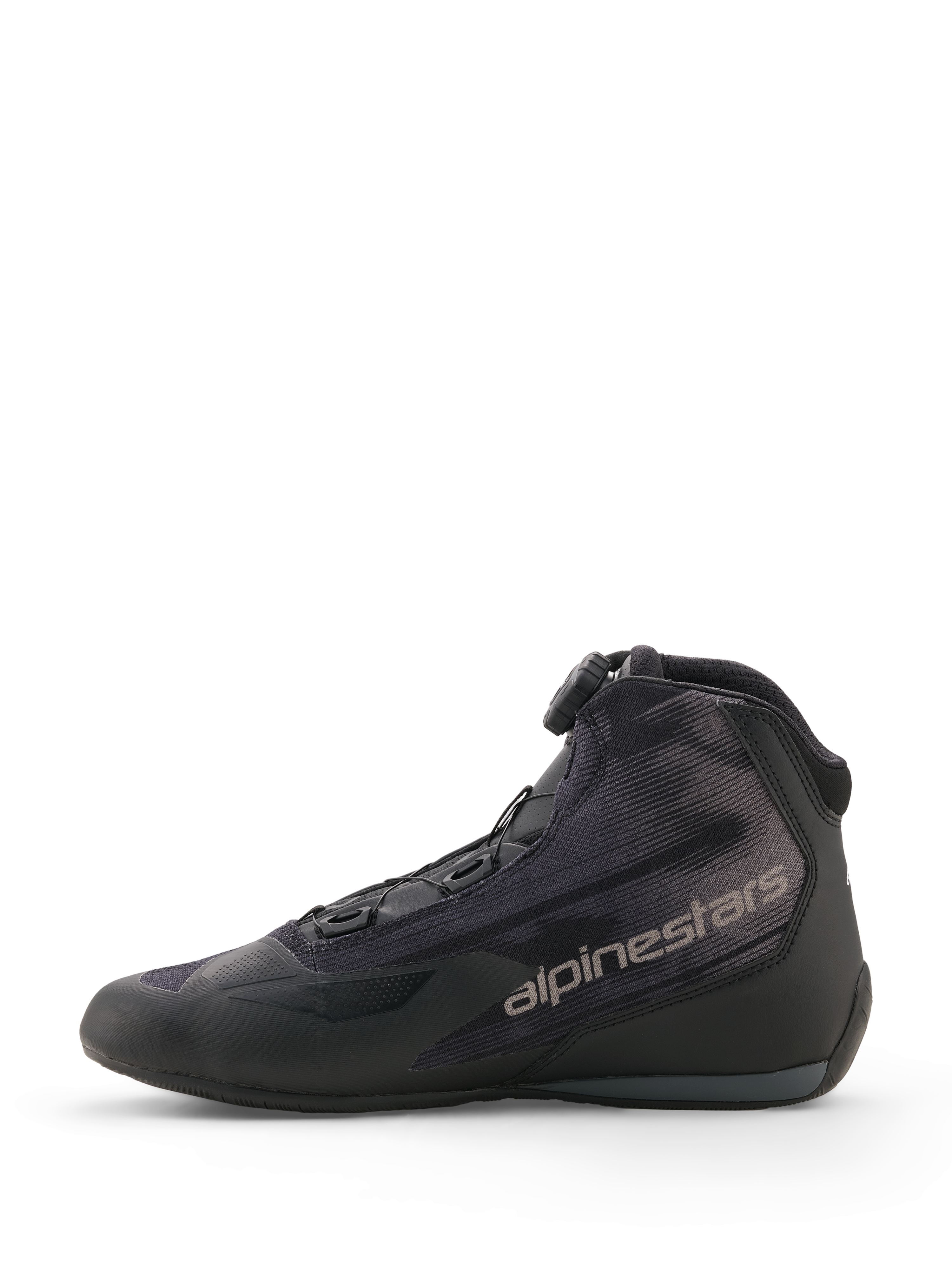 Alpinestars Celer Superair sko, sort og mørkegrå, sports-motorcykelsko, profilvisning fra siden med overdel i tekstil med høj luftgennemstrømning, Rotor Closure System-drejeknap og gråt Alpinestars-branding på siden.