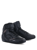 Alpinestars Faster-3 Rideknit® sko, motorcykel køresko, helt sorte, med overdel i letvægtsmikrofiber og mesh, snørelukning med velcro-ankelstrop og strømlinet road racing-design.