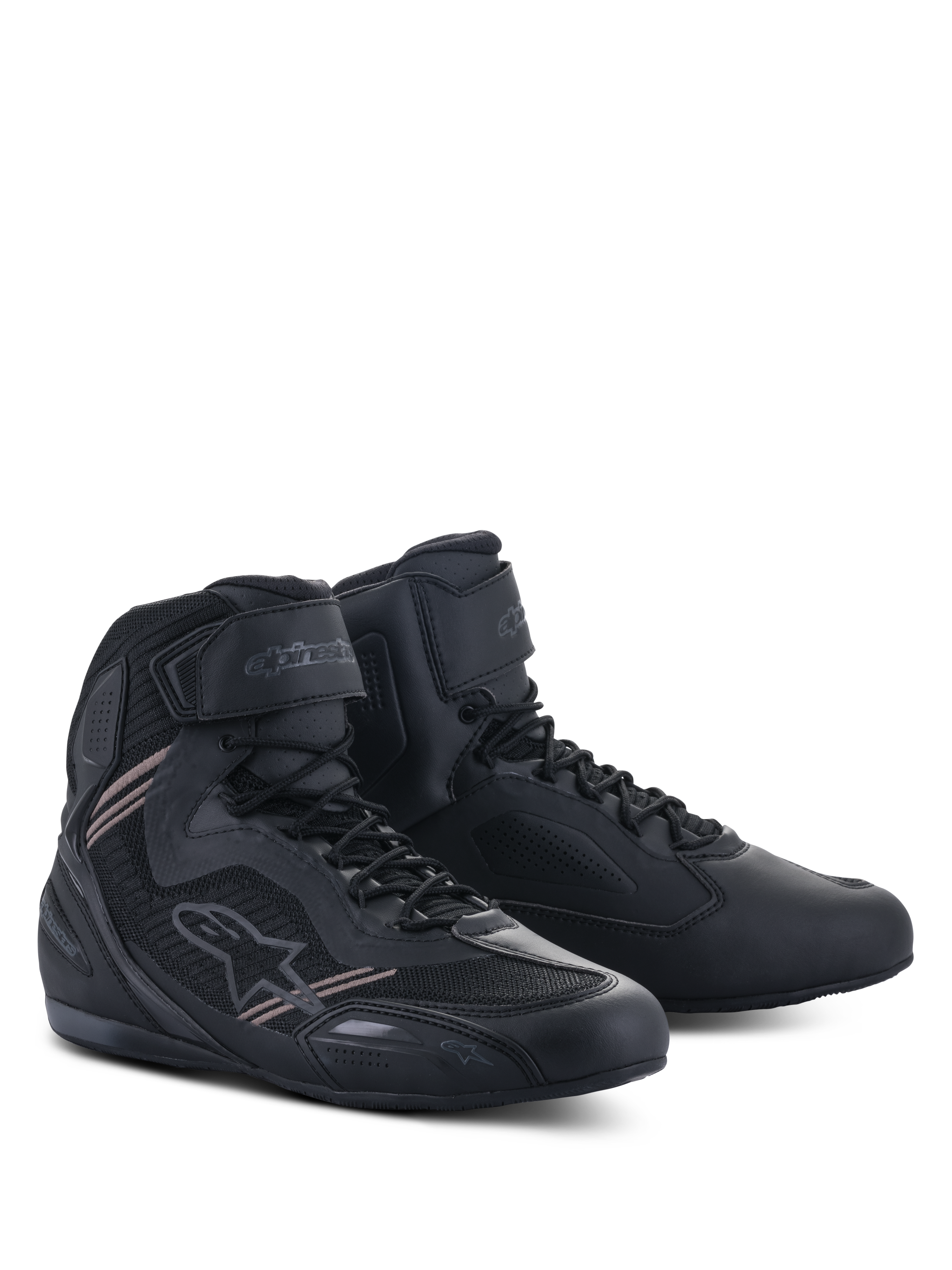Alpinestars Faster-3 Rideknit® sko, motorcykel køresko, helt sorte, med overdel i letvægtsmikrofiber og mesh, snørelukning med velcro-ankelstrop og strømlinet road racing-design.