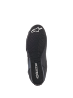 Alpinestars Faster-3 Rideknit® sko, visning af sålen, sort ydersål i gummi med bølgeformet grebsmønster, hvid Alpinestars-tekst og stjernelogo, viser grebsdetaljer til motorcykelkørsel