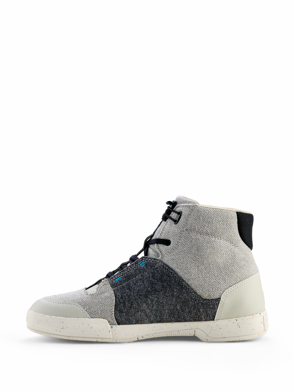 Alpinestars Circal køresko, urbant motorcykel-fodtøj, grå, sort og methylblå, sideprofil med canvas og genanvendte filtmaterialer, spættet off-white sål, high-top casual stil til bykørsel