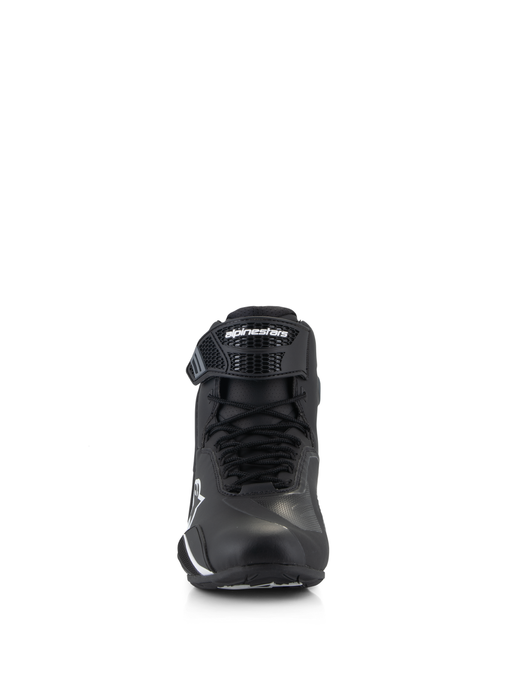 Alpinestars Faster-4 sko, motorcykelsko, sort og hvid, set forfra med snørelukning og justerbar TPR-ankelrem med Alpinestars-logo, strømlinet og beskyttende design til landevejskørsel